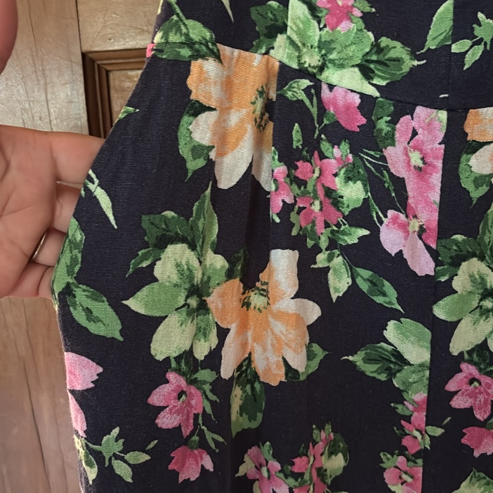 Old navy flowery romper - Picture 5 of 5